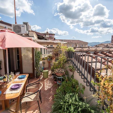 Appartement Residenza Al Pavone Luxury With Terrace à Lucques Extérieur photo