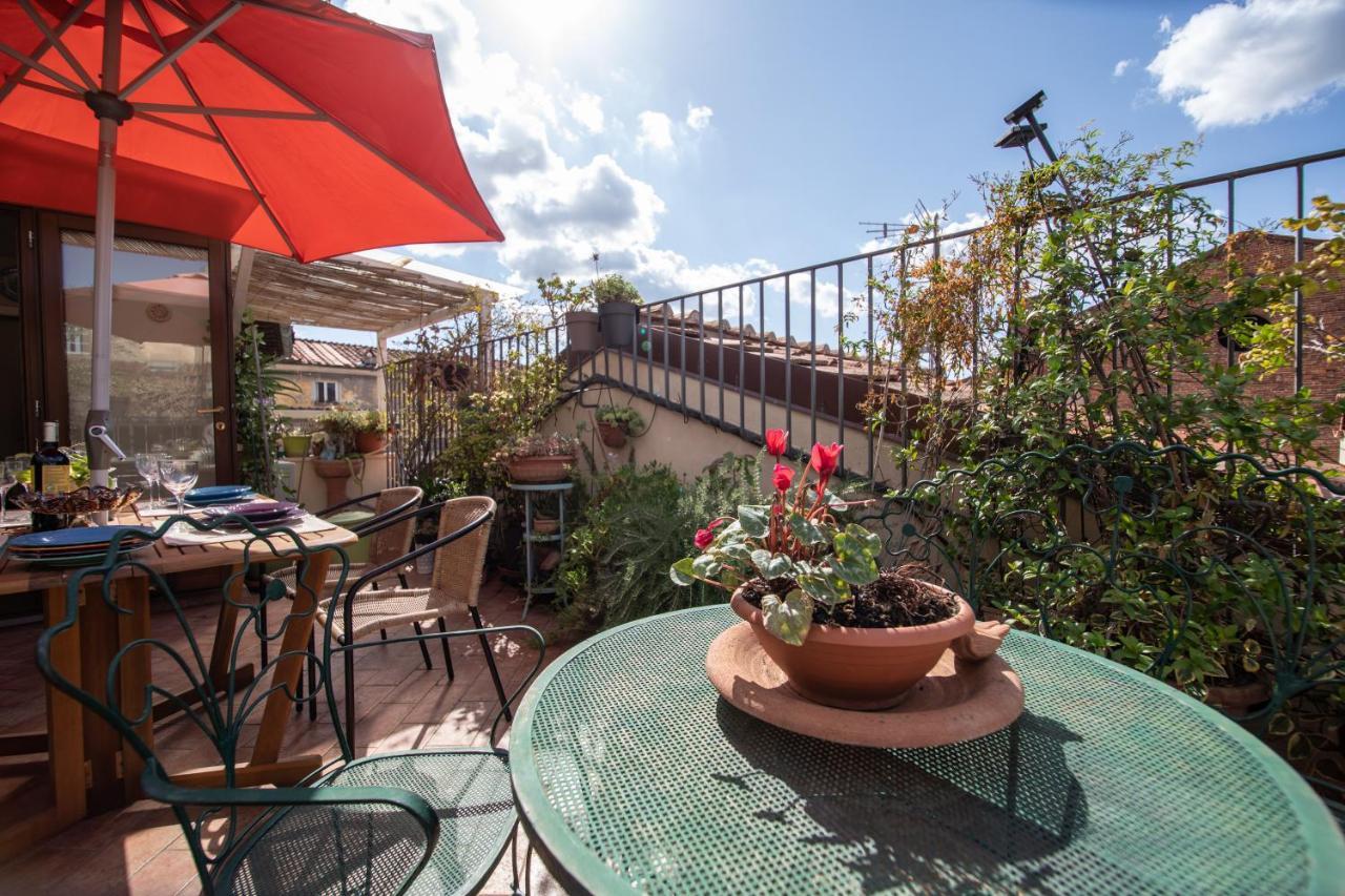 Appartement Residenza Al Pavone Luxury With Terrace à Lucques Extérieur photo