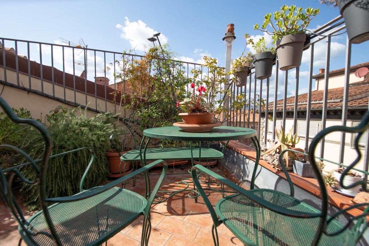 Appartement Residenza Al Pavone Luxury With Terrace à Lucques Extérieur photo