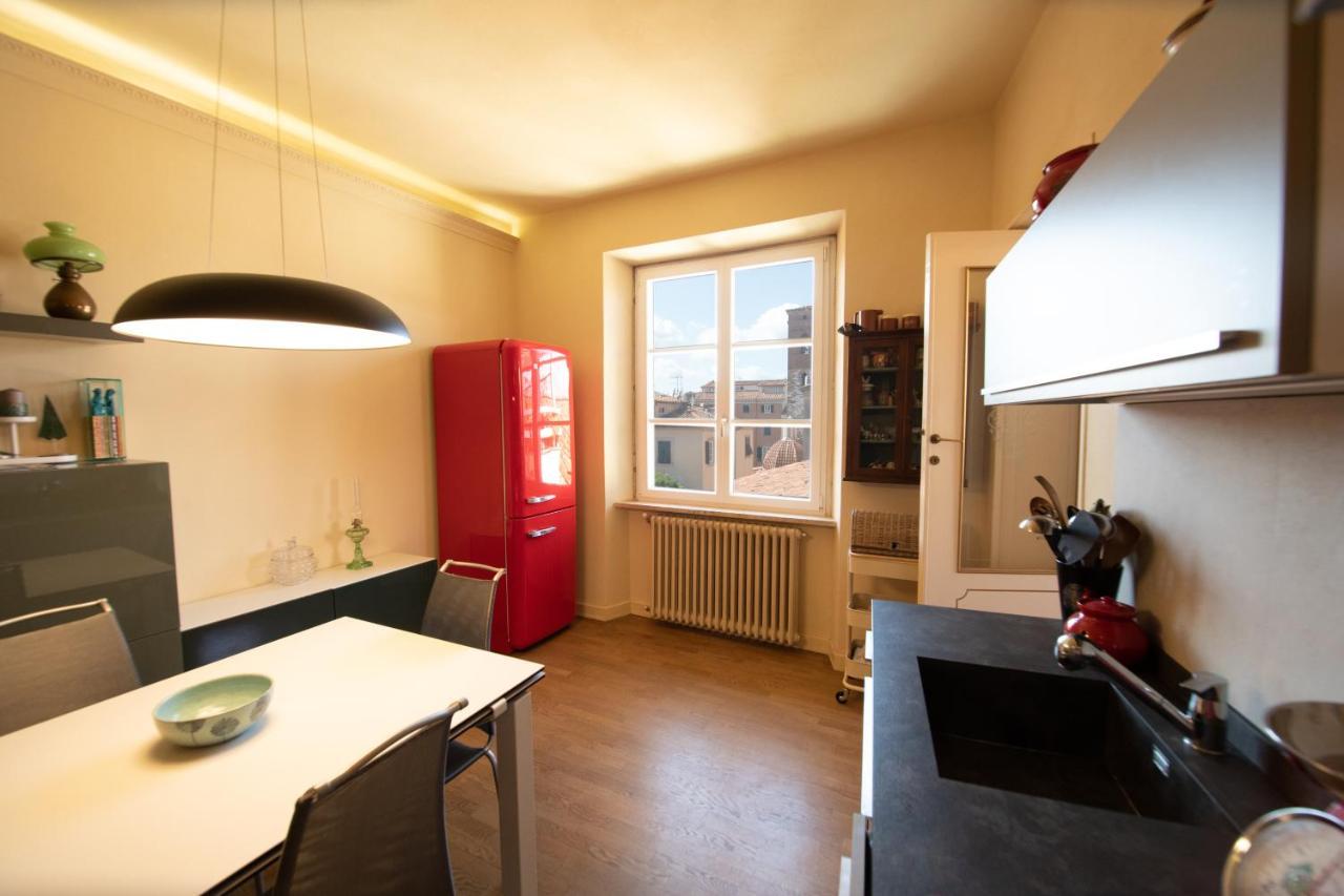Appartement Residenza Al Pavone Luxury With Terrace à Lucques Extérieur photo