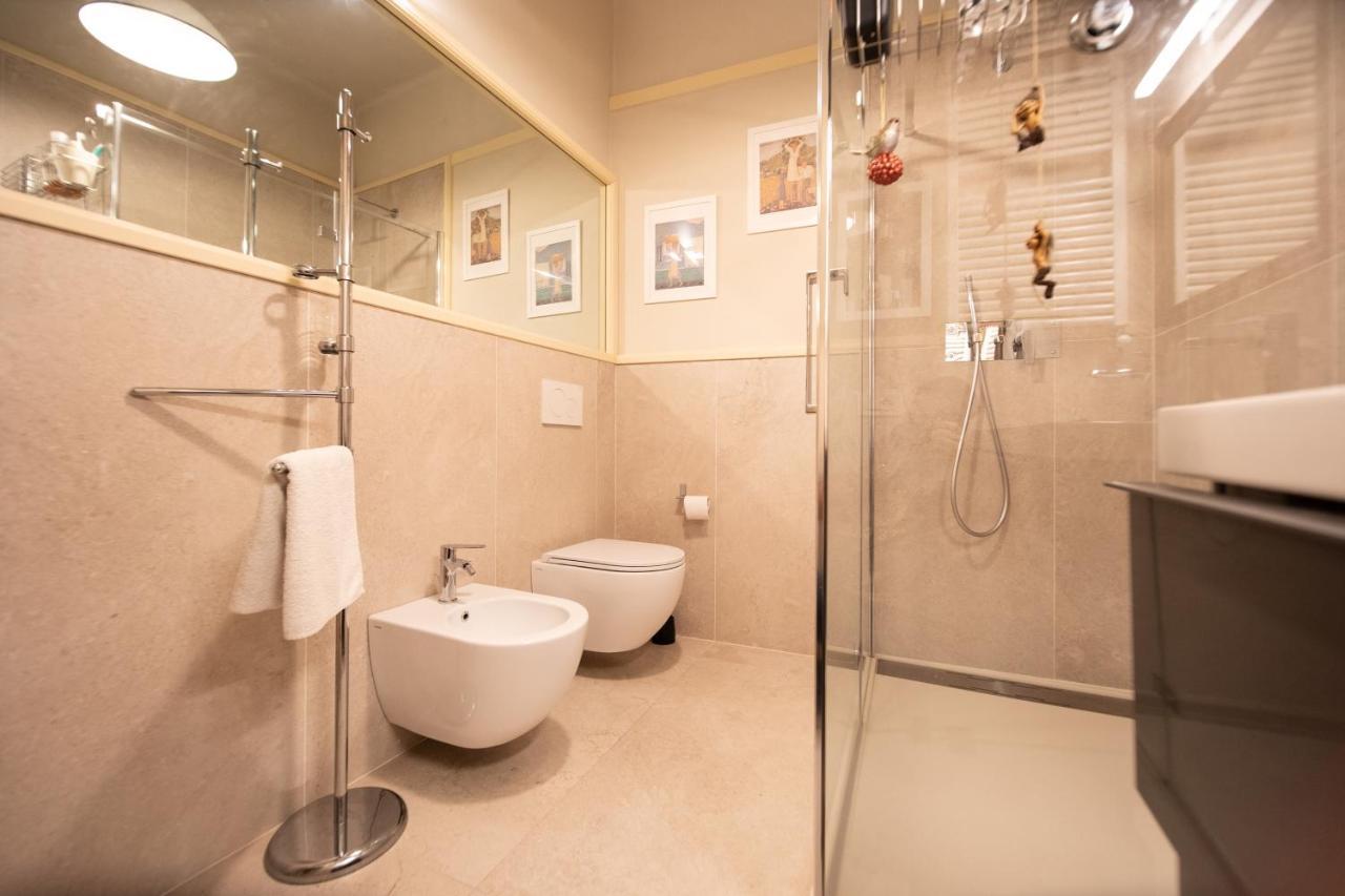 Appartement Residenza Al Pavone Luxury With Terrace à Lucques Extérieur photo