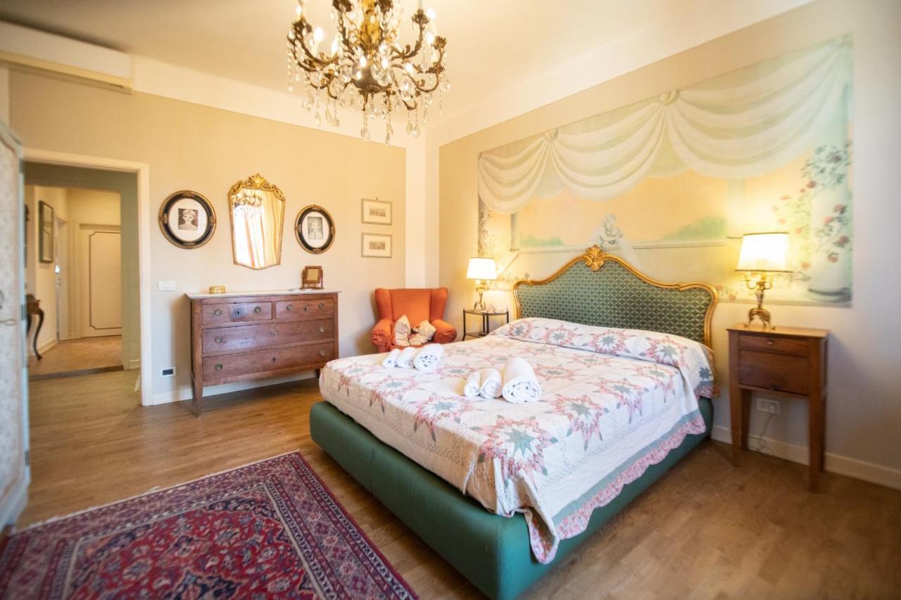 Appartement Residenza Al Pavone Luxury With Terrace à Lucques Extérieur photo