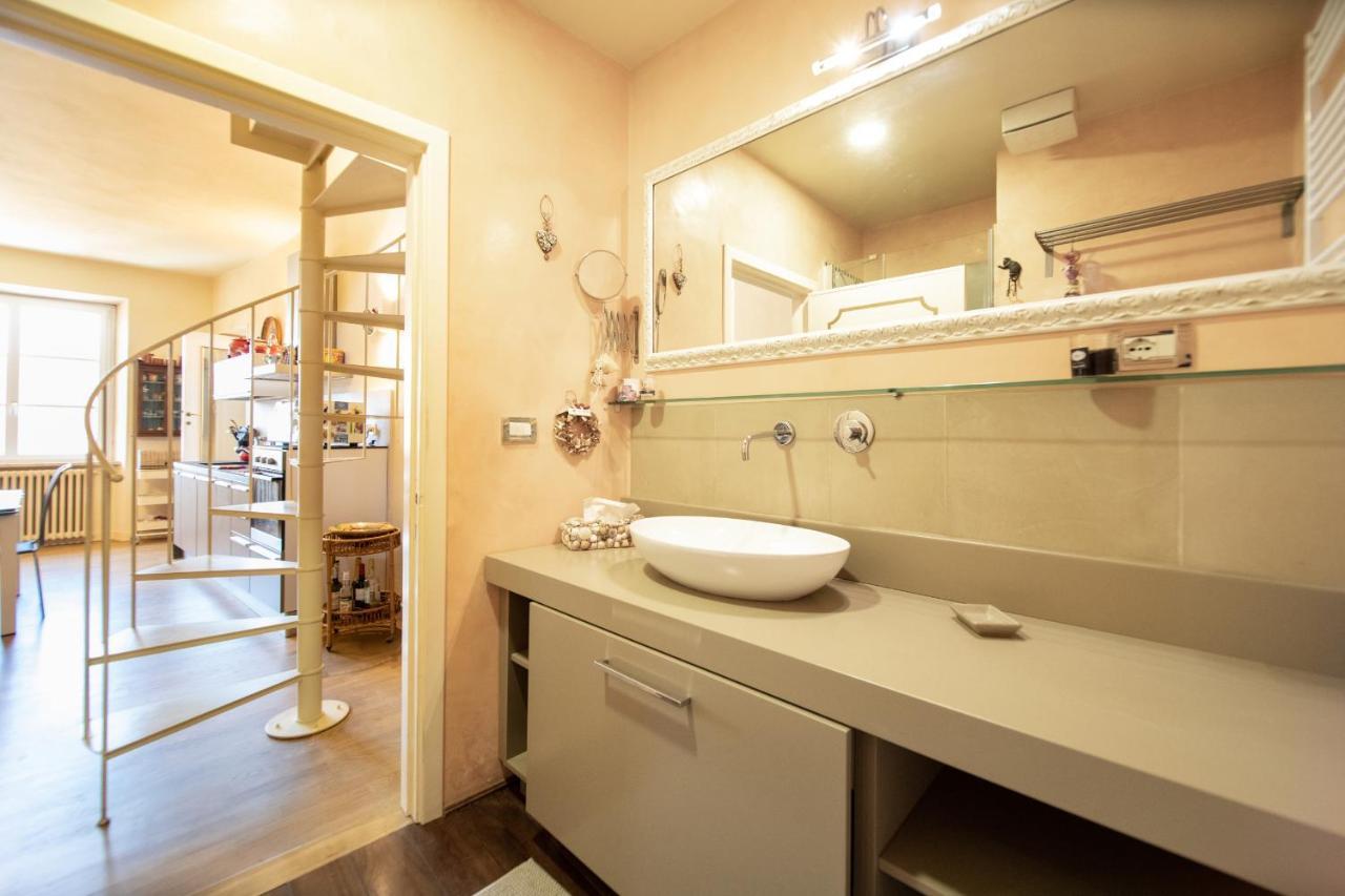 Appartement Residenza Al Pavone Luxury With Terrace à Lucques Extérieur photo