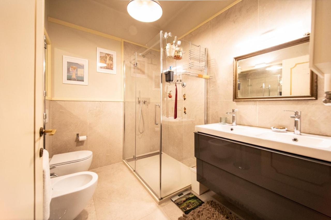 Appartement Residenza Al Pavone Luxury With Terrace à Lucques Extérieur photo